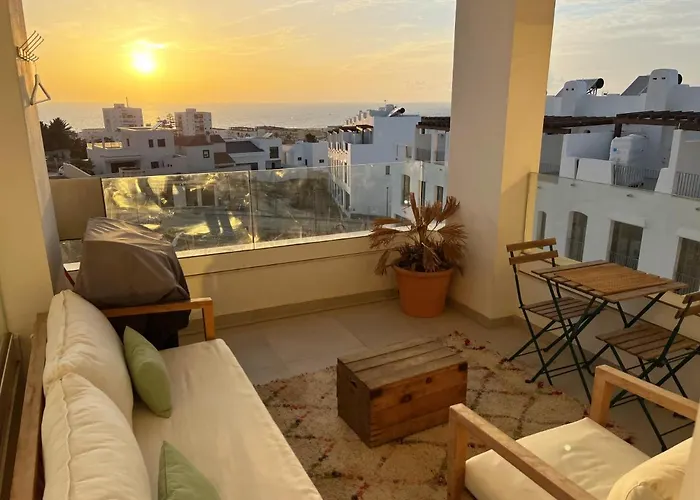 Sunset Ocean View Apartment Mit Parking